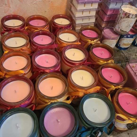 100% Soy candles made with Clean Scents and natural crystal with dried flowers ! - Picture 2 of 7